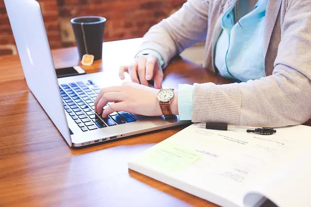 How to Build an Engaging Online Presence as an Artist