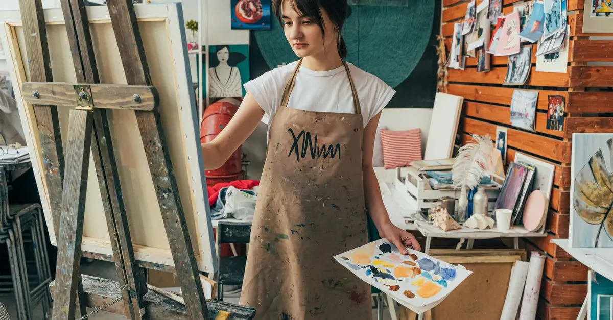 10 Essential Tips for New Artists to Navigate the Art World