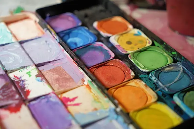 10 Essential Tips for Emerging Artists to Network Successfully