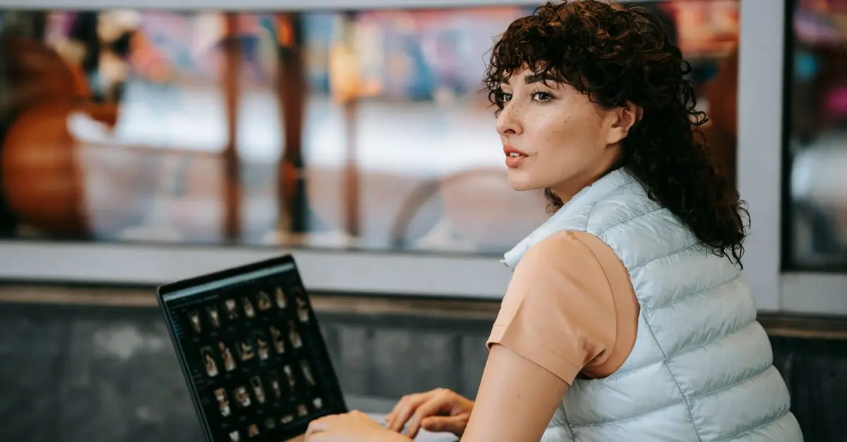 How to Showcase Your Art Online: Essential Tips for Artists