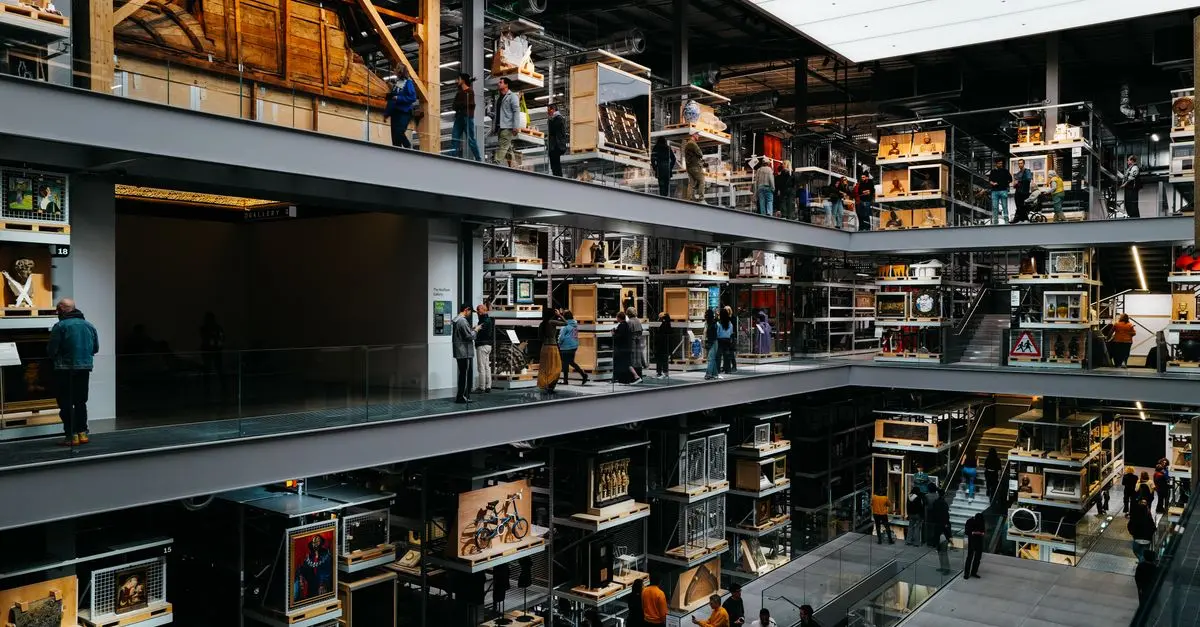 How to Navigate the Art Scene: Essential Tips for Emerging Artists