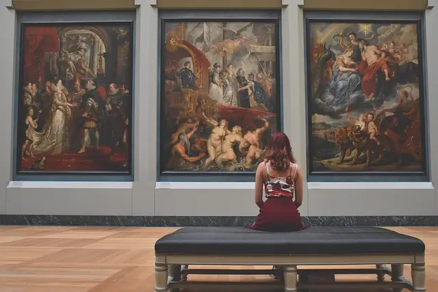 10 Essential Tips for Emerging Artists to Build Their Network
