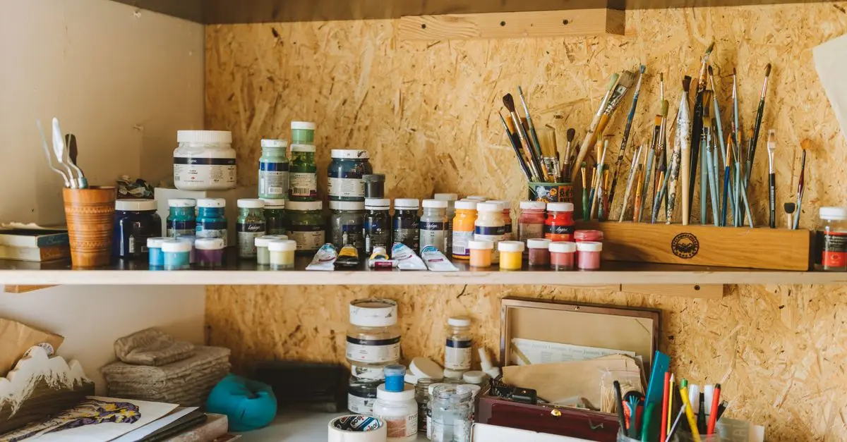 10 Essential Tips for Emerging Artists to Define Their Style