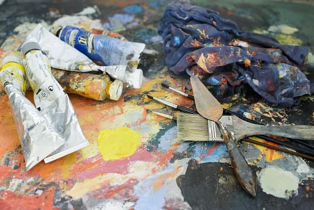 How to Create a Compelling Artist Bio: Essential Steps