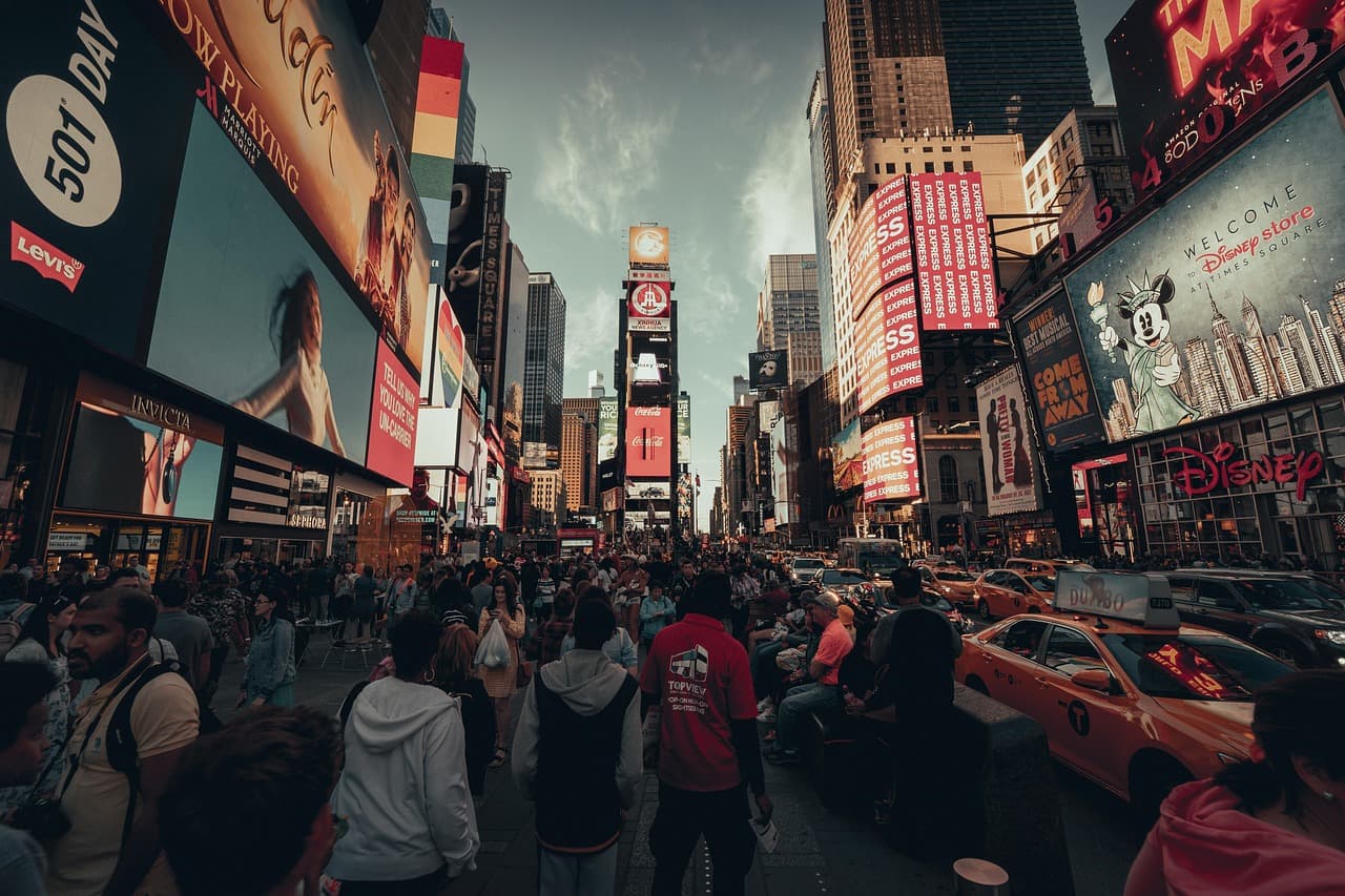 Navigating the Art Scene: Essential Tips for New Artists