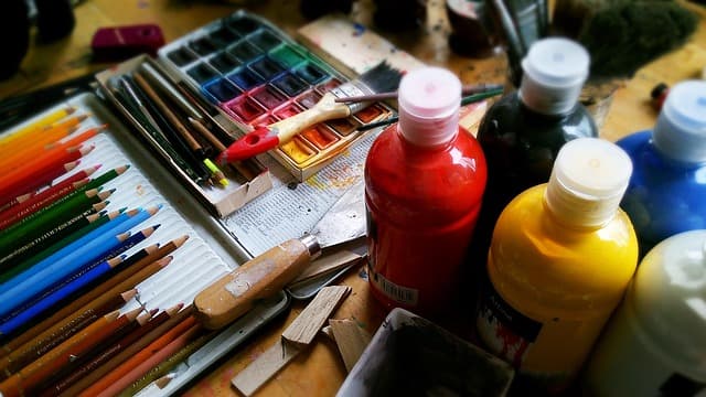 10 Essential Tips for Emerging Artists to Build Their Brand